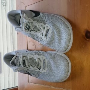 Nike size 8 white gym shoes